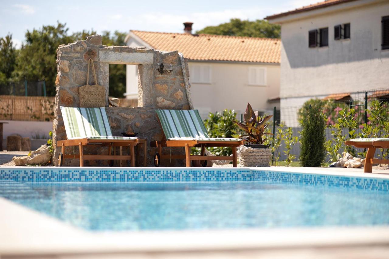 Adastra Villa *